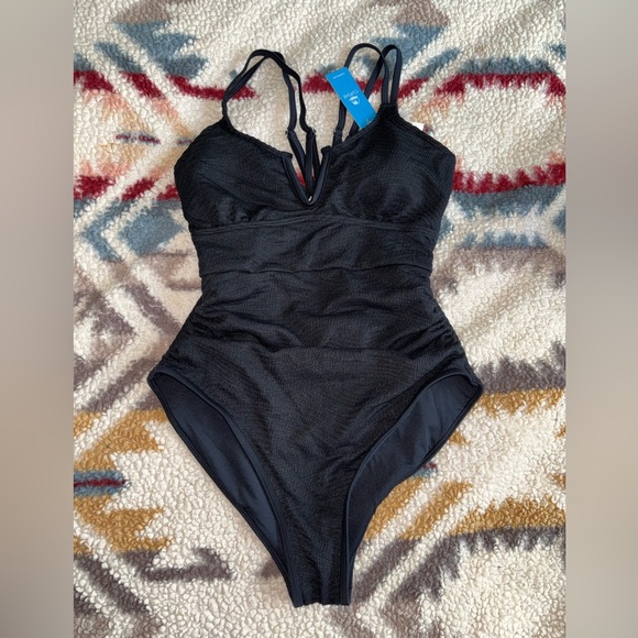 Black Scoop Neck V-Wire One-Piece - Picture 3 of 4